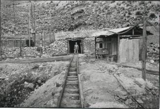 Minero al final del riel
